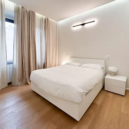 Boutique 60mq Tra Sempione & Citylife With Space Milaan